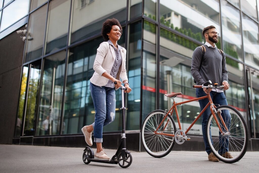 Employees in urban areas utilize bike and scooter sharing services through a mobility budget