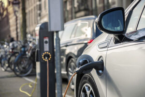 Carano Software erleichtert den Übergang zur Elektromobilität durch maßgeschneiderte Lösungen für die Verwaltung von Ladeinfrastrukturen und die Integration von Elektrofahrzeugen in den Fuhrpark.