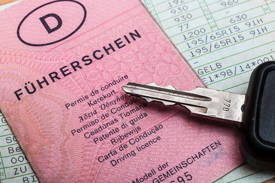 Führerscheinklassen sind wichtige Kategorien, wenn es um die Erlaubnis zum Fahren eines Fahrzeuges geht.