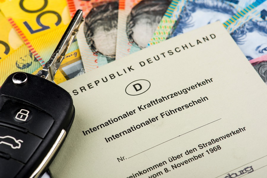 Internationale Führerscheine werden außerhalb Europas oft benötigt, um eine gültige Fahrerlaubnis vorzuweisen.